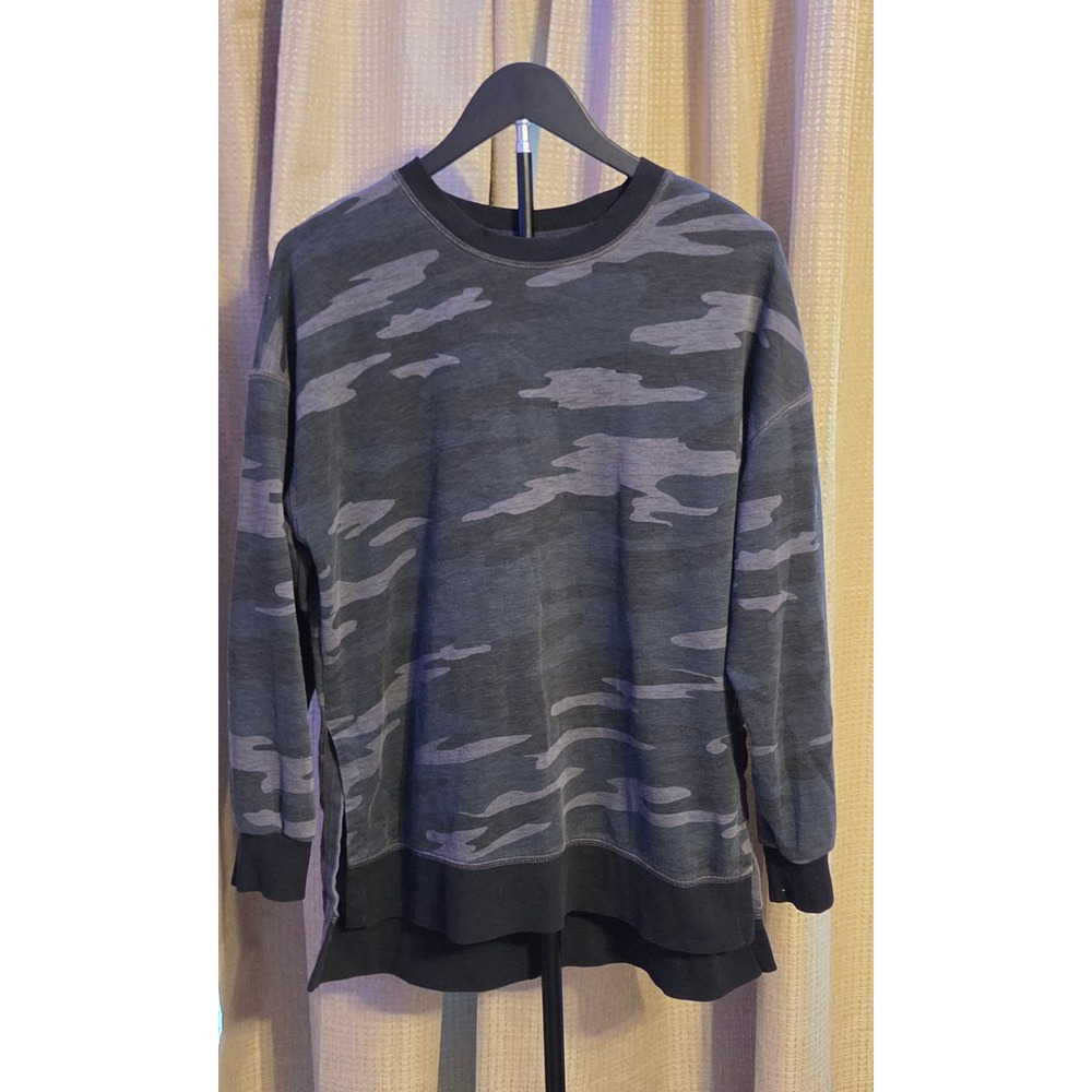Old Navy Long Sleeve Crewneck Camouflage Sweatshirt‎ Women's Size Small